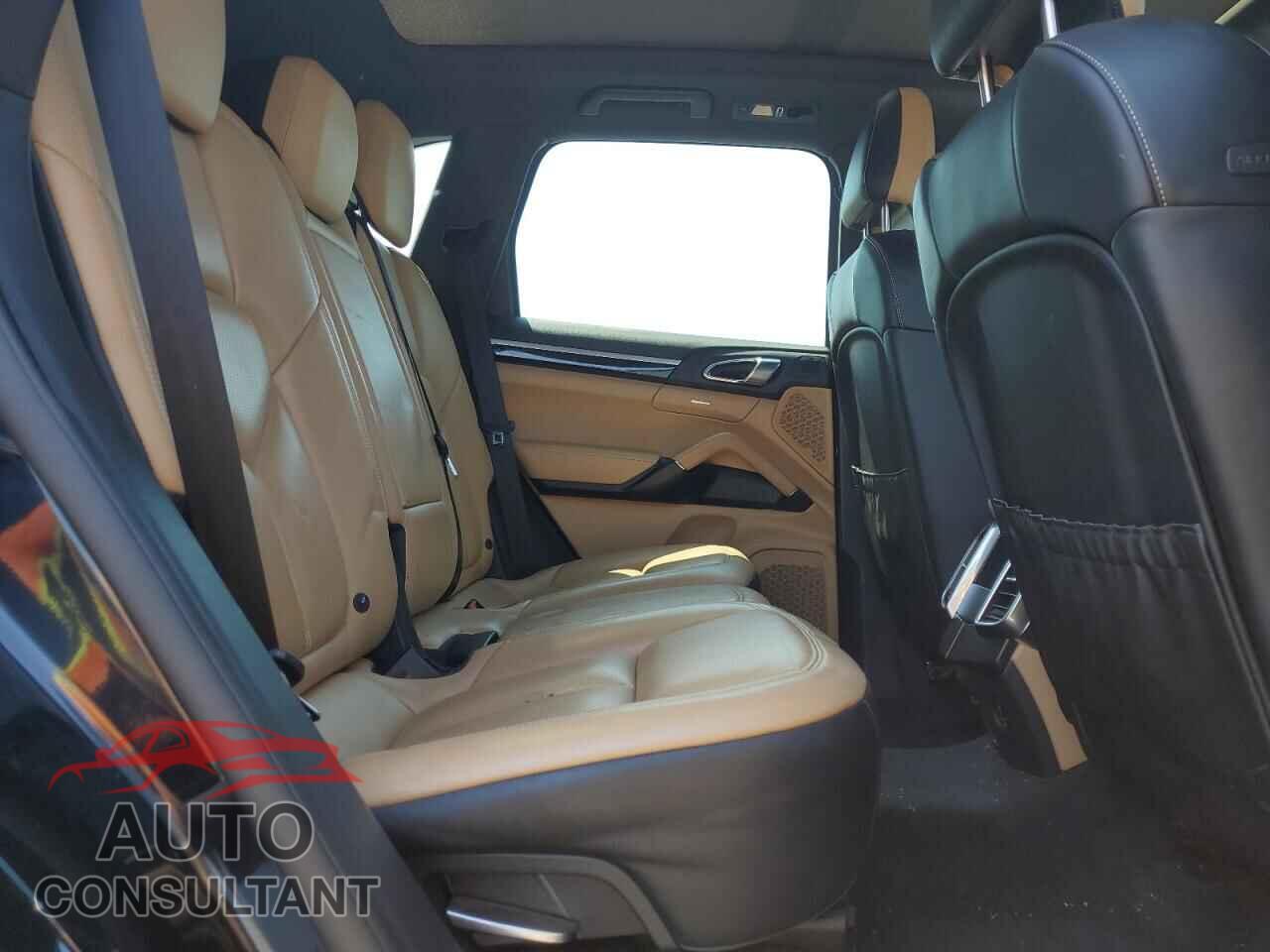 PORSCHE CAYENNE 2018 - WP1AA2A25JKA05177