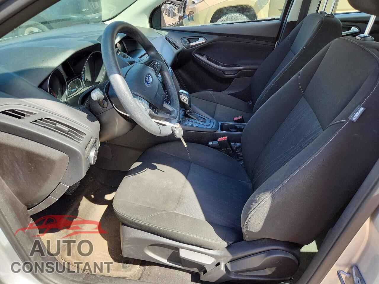 FORD FOCUS 2015 - 1FADP3F2XFL279364