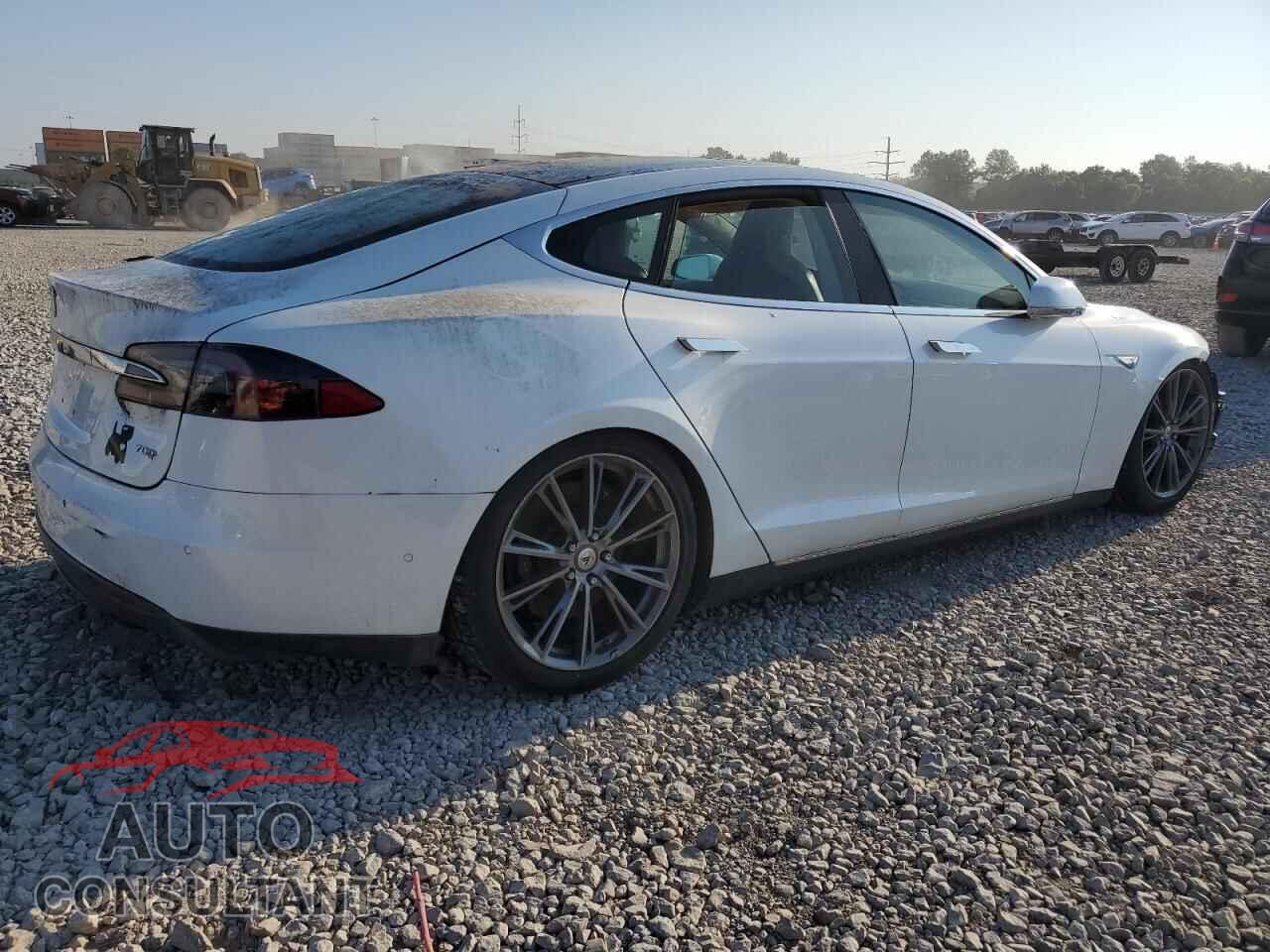 TESLA MODEL S 2015 - 5YJSA1S24FF086174