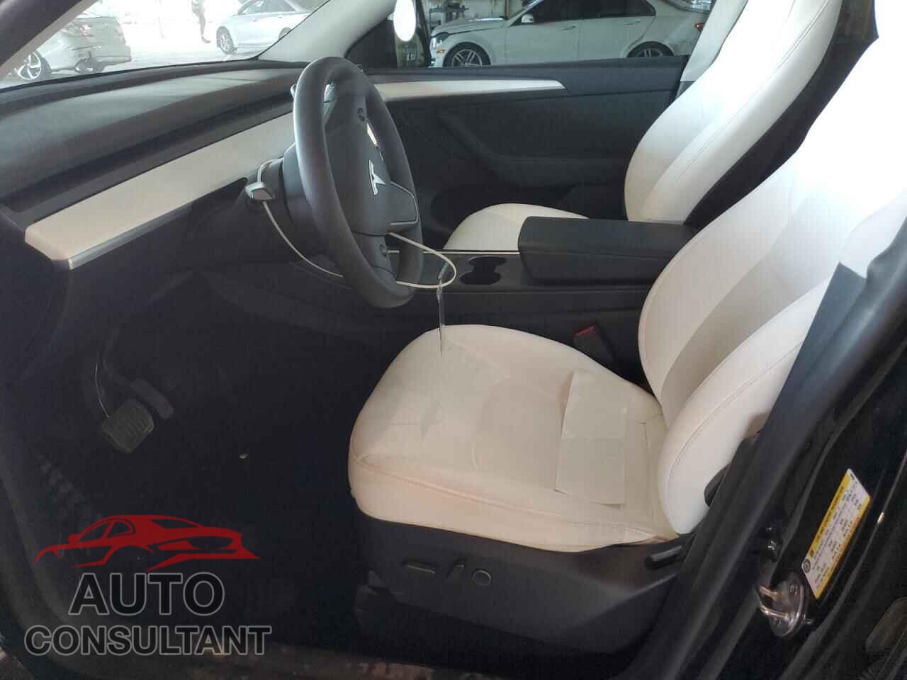 TESLA MODEL Y 2024 - 7SAYGAEE3RF100958