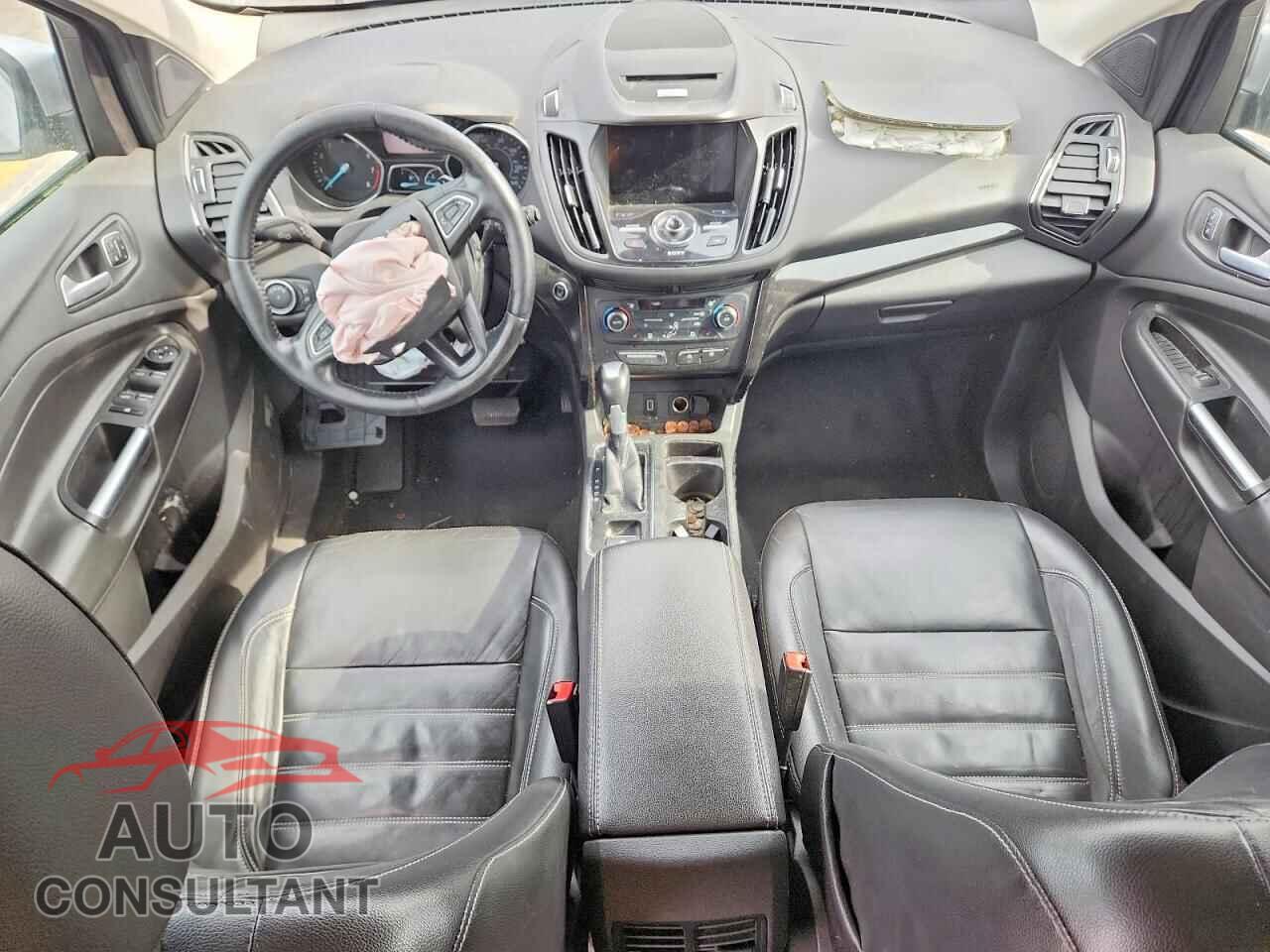 FORD ESCAPE 2017 - 1FMCU0J95HUB31293
