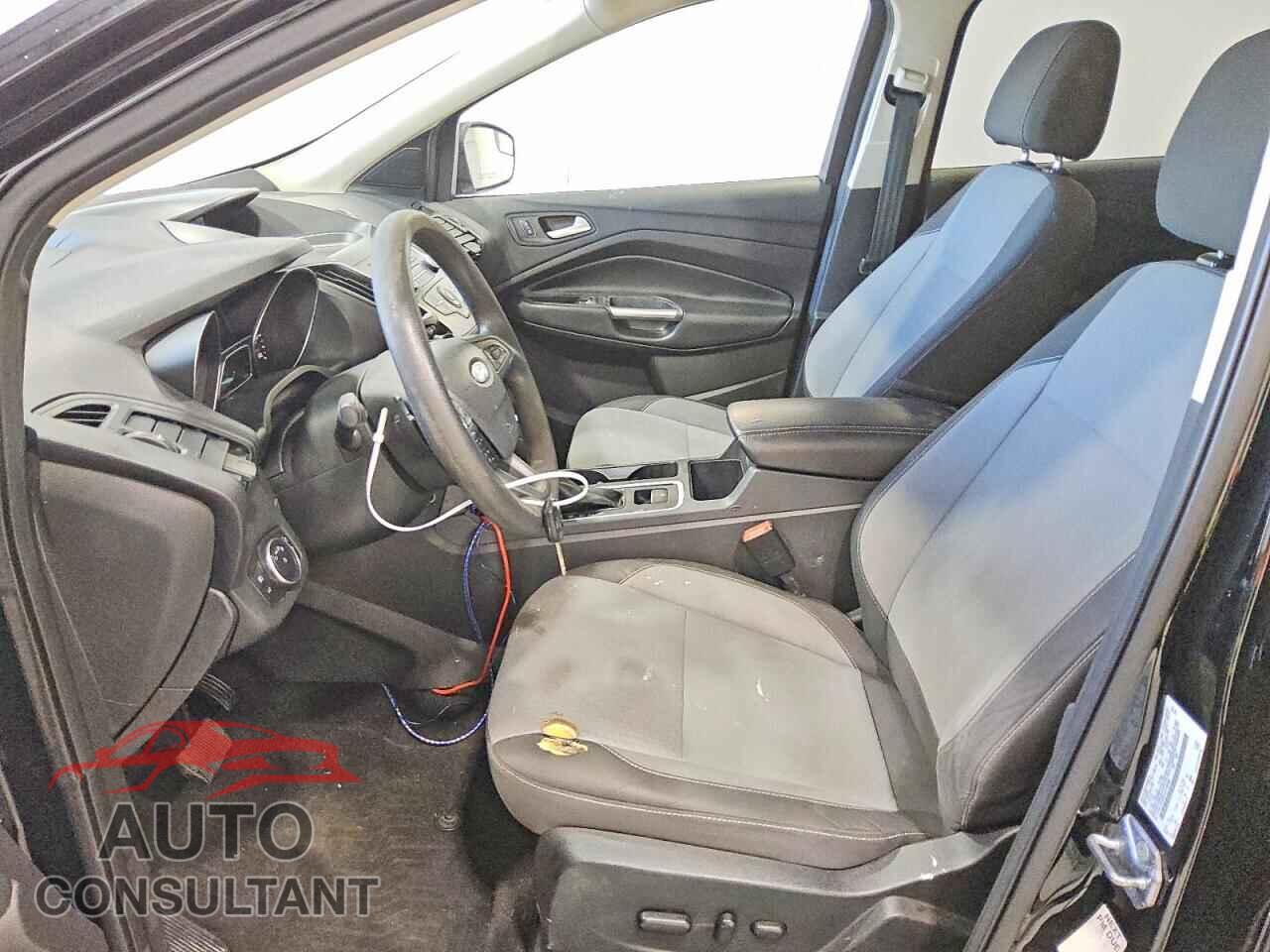 FORD ESCAPE 2017 - 1FMCU0G96HUC96566