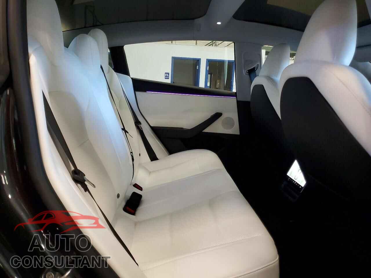 TESLA MODEL 3 2024 - 5YJ3E1EA7RF880019