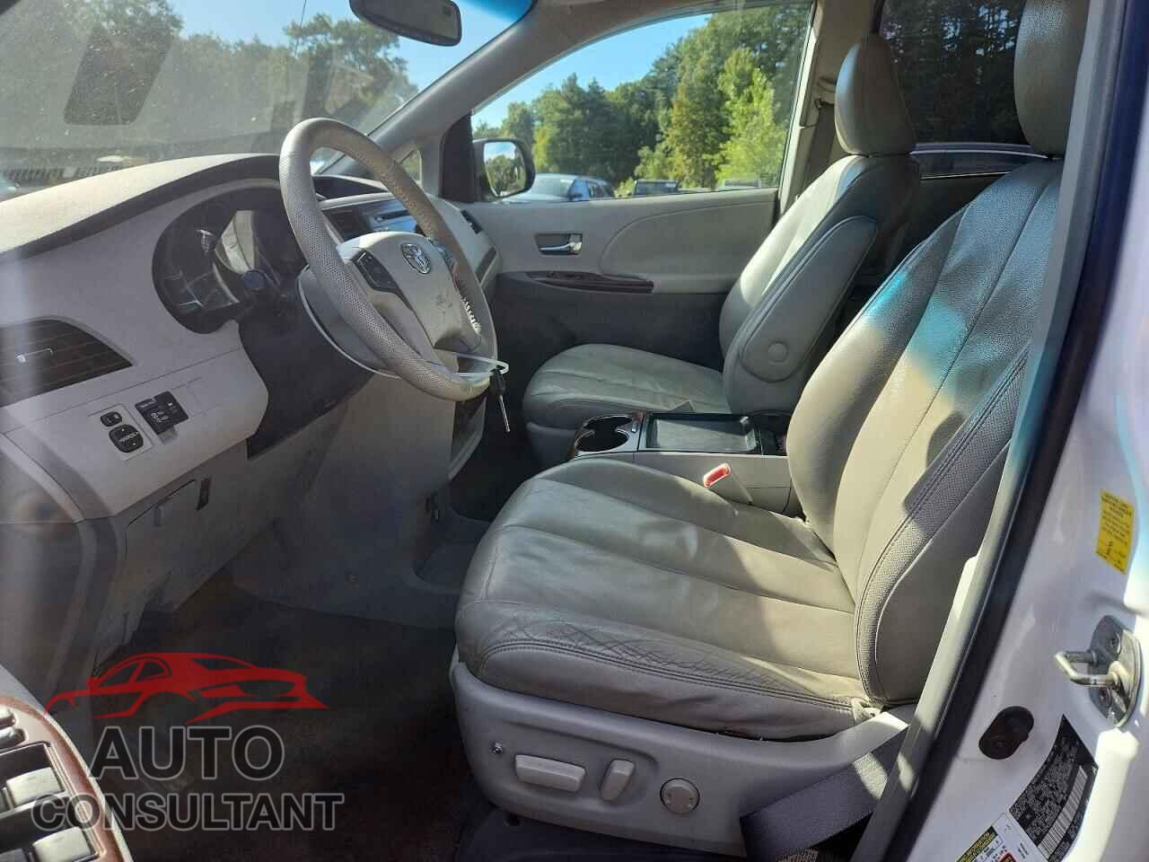 TOYOTA SIENNA 2011 - 5TDYK3DC0BS001815