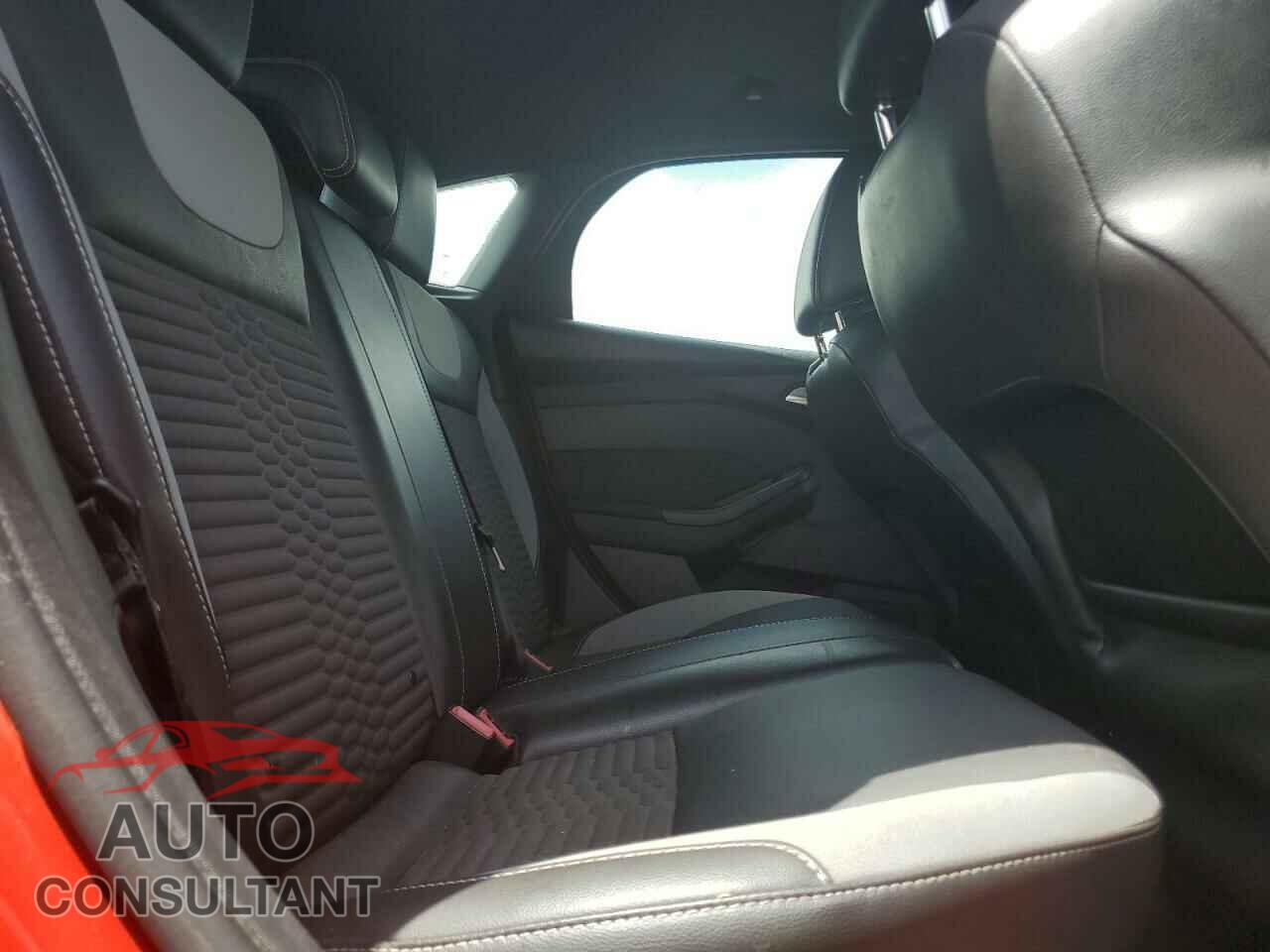 FORD FOCUS 2013 - 1FADP3L90DL174704