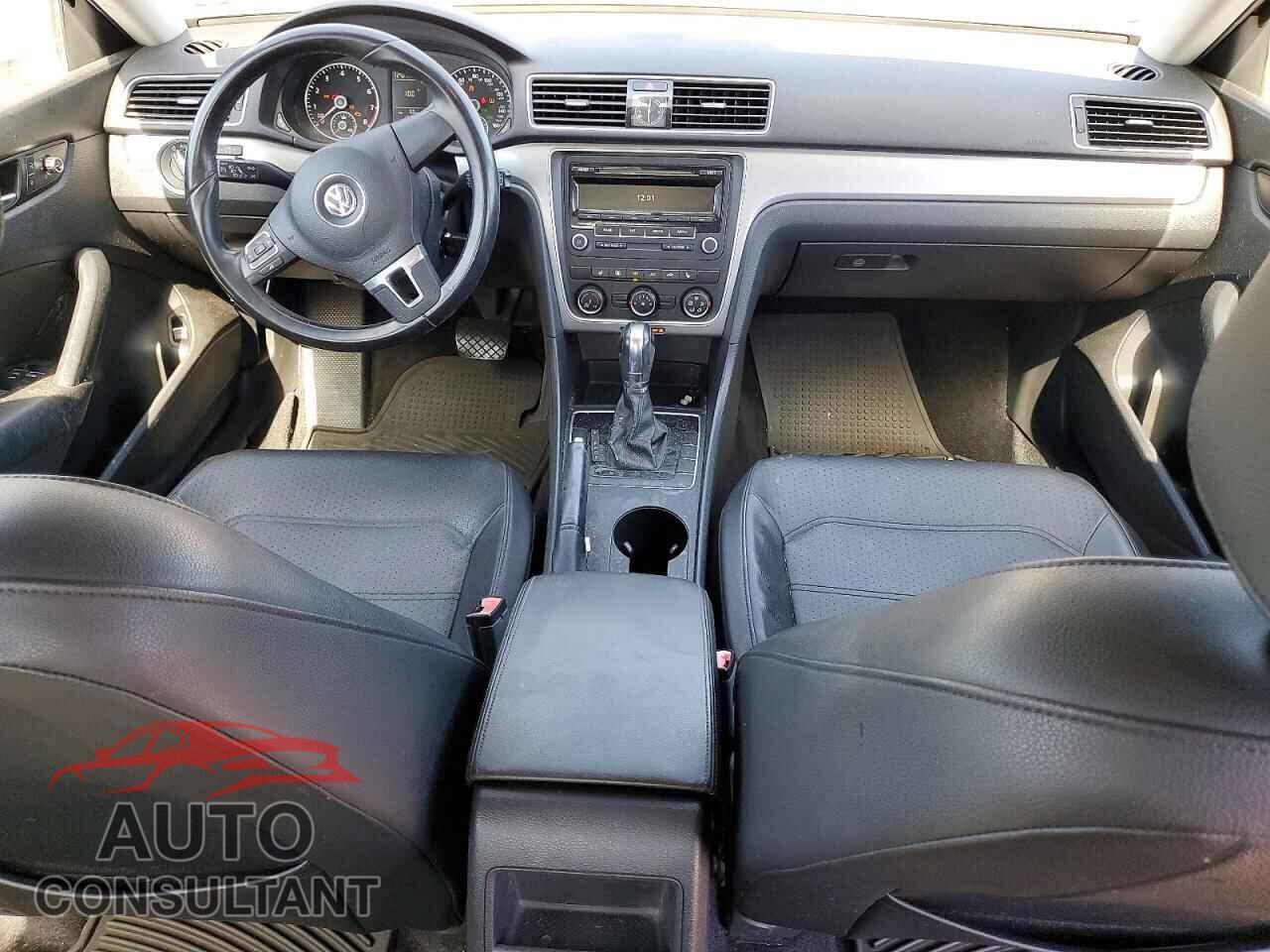 VOLKSWAGEN PASSAT 2014 - 1VWAT7A38EC044392