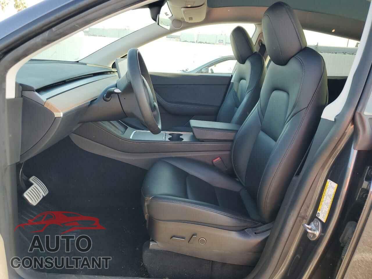 TESLA MODEL Y 2021 - 5YJYGDEF1MF211802