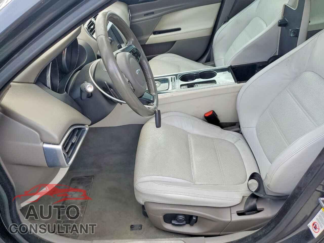 JAGUAR XE 2017 - SAJAE4BG2HA947183