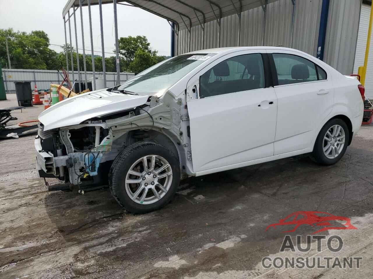 CHEVROLET SONIC 2013 - 1G1JC5SH3D4106185