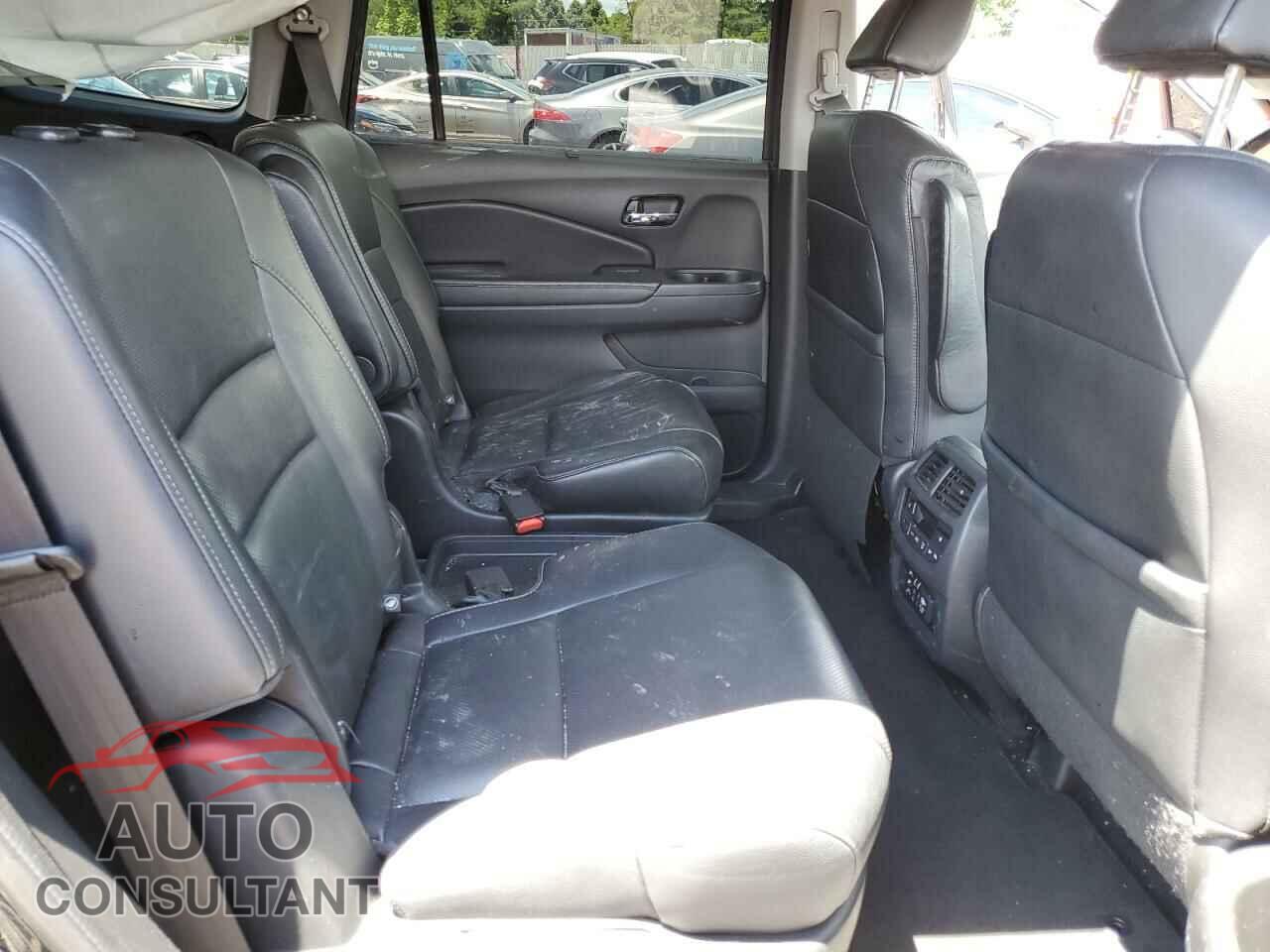 HONDA PILOT 2017 - 5FNYF6H05HB077274