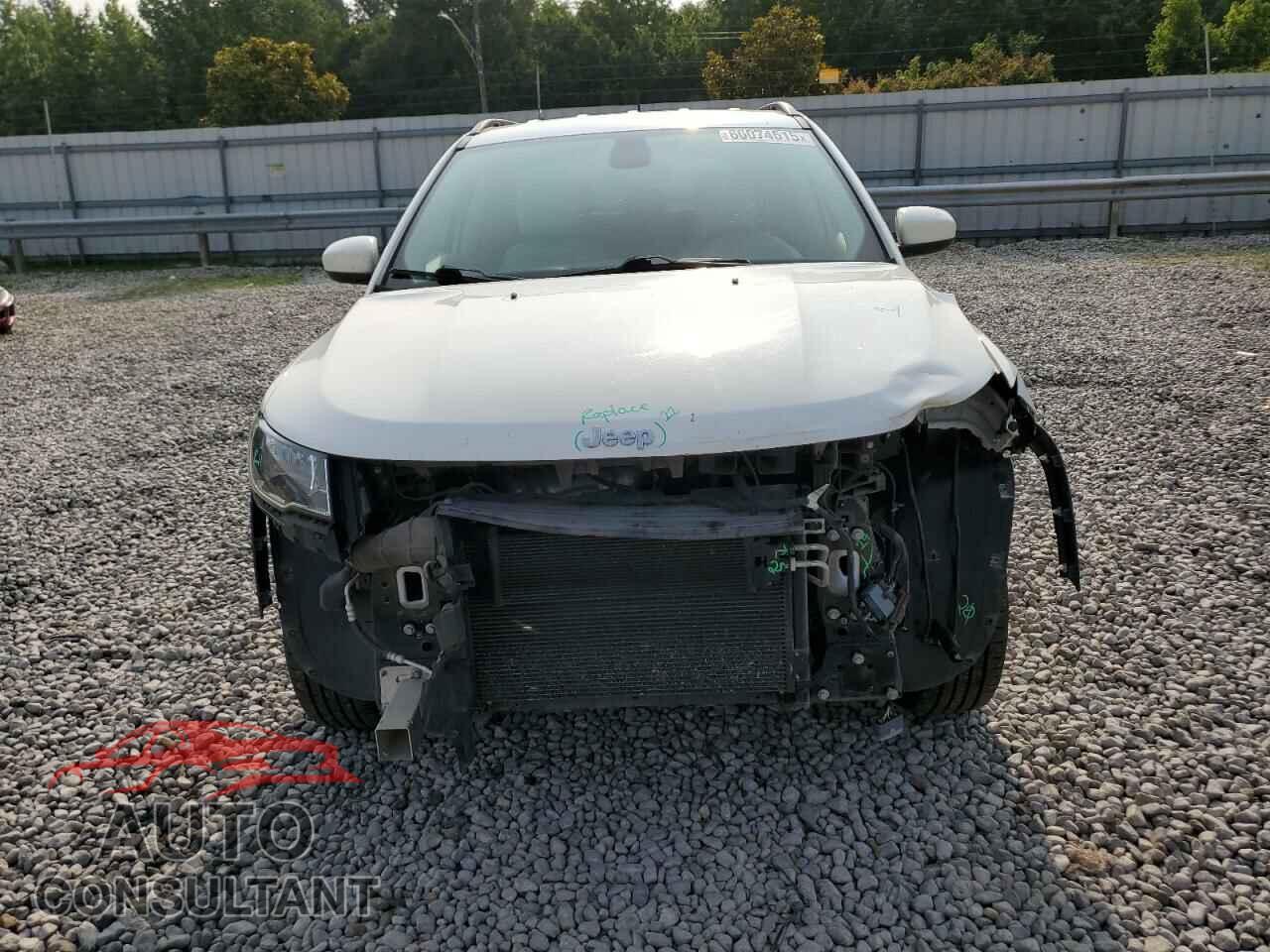 JEEP COMPASS 2018 - 3C4NJDBB7JT256777
