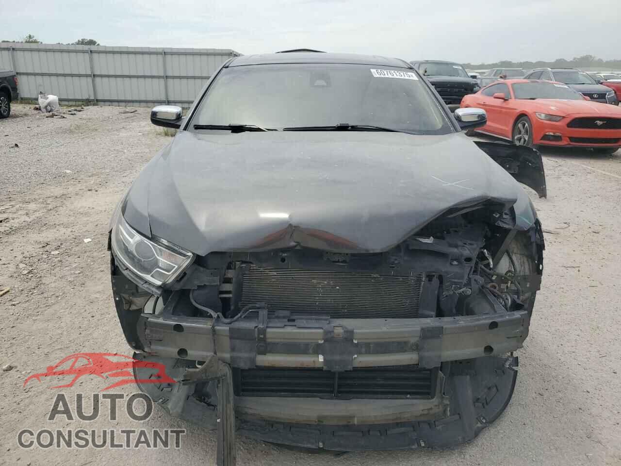 FORD TAURUS 2018 - 1FAHP2F84JG110426