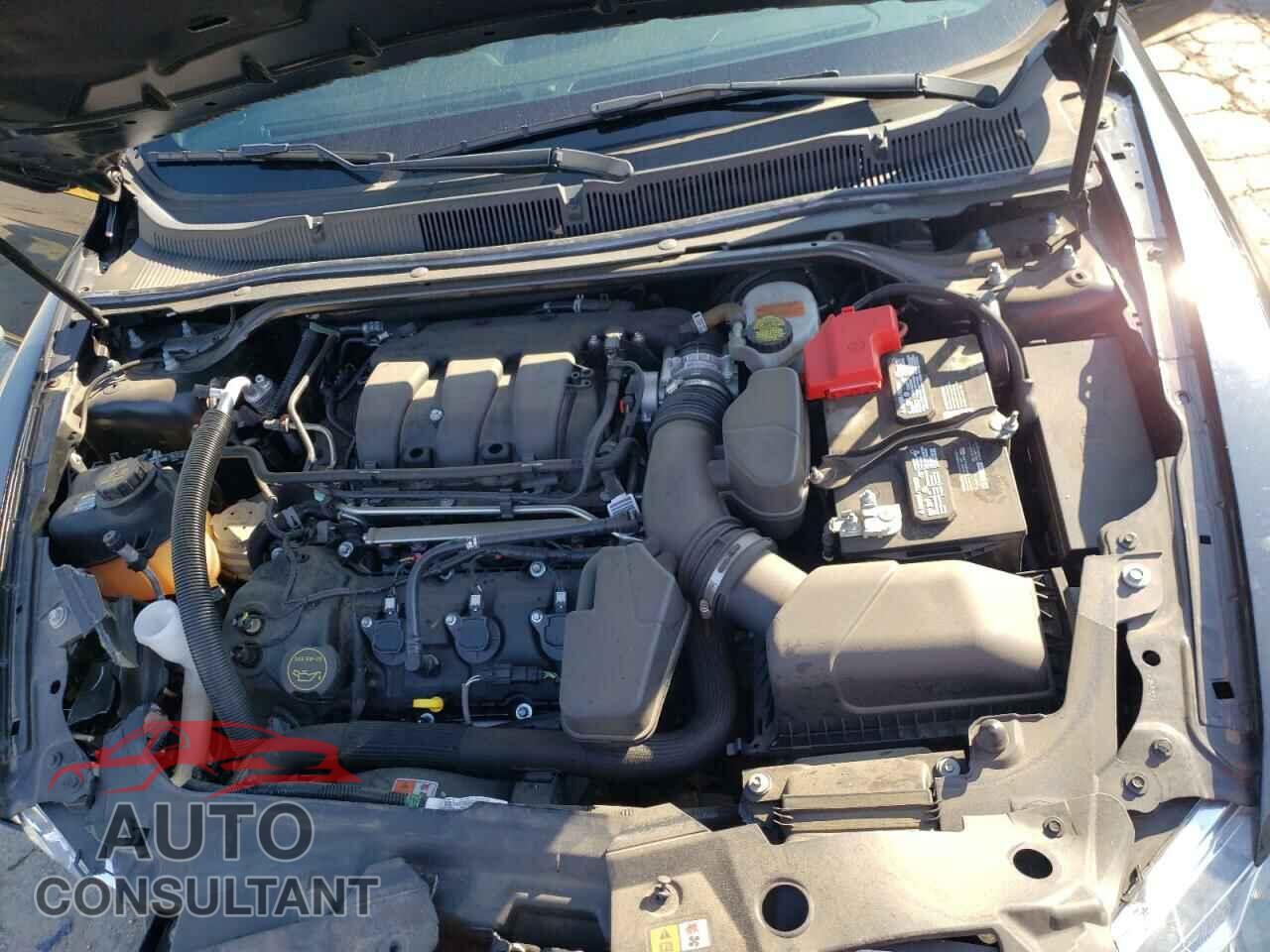 FORD TAURUS 2018 - 1FAHP2E80JG138483