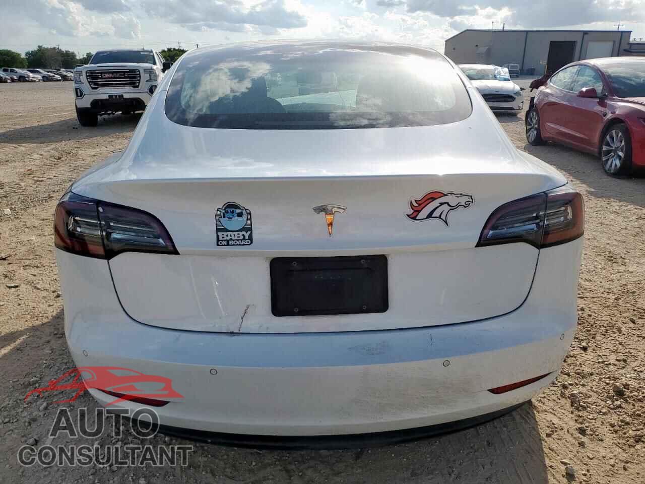 TESLA MODEL 3 2019 - 5YJ3E1EA2KF415928