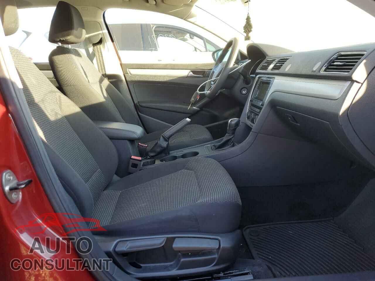VOLKSWAGEN PASSAT 2017 - 1VWAT7A36HC044671