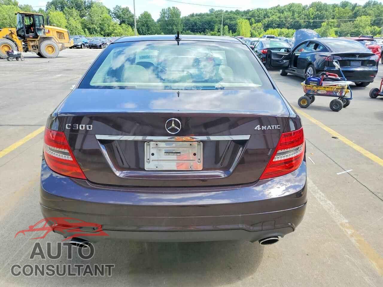 MERCEDES-BENZ C-CLASS 2012 - WDDGF8BB4CA618100