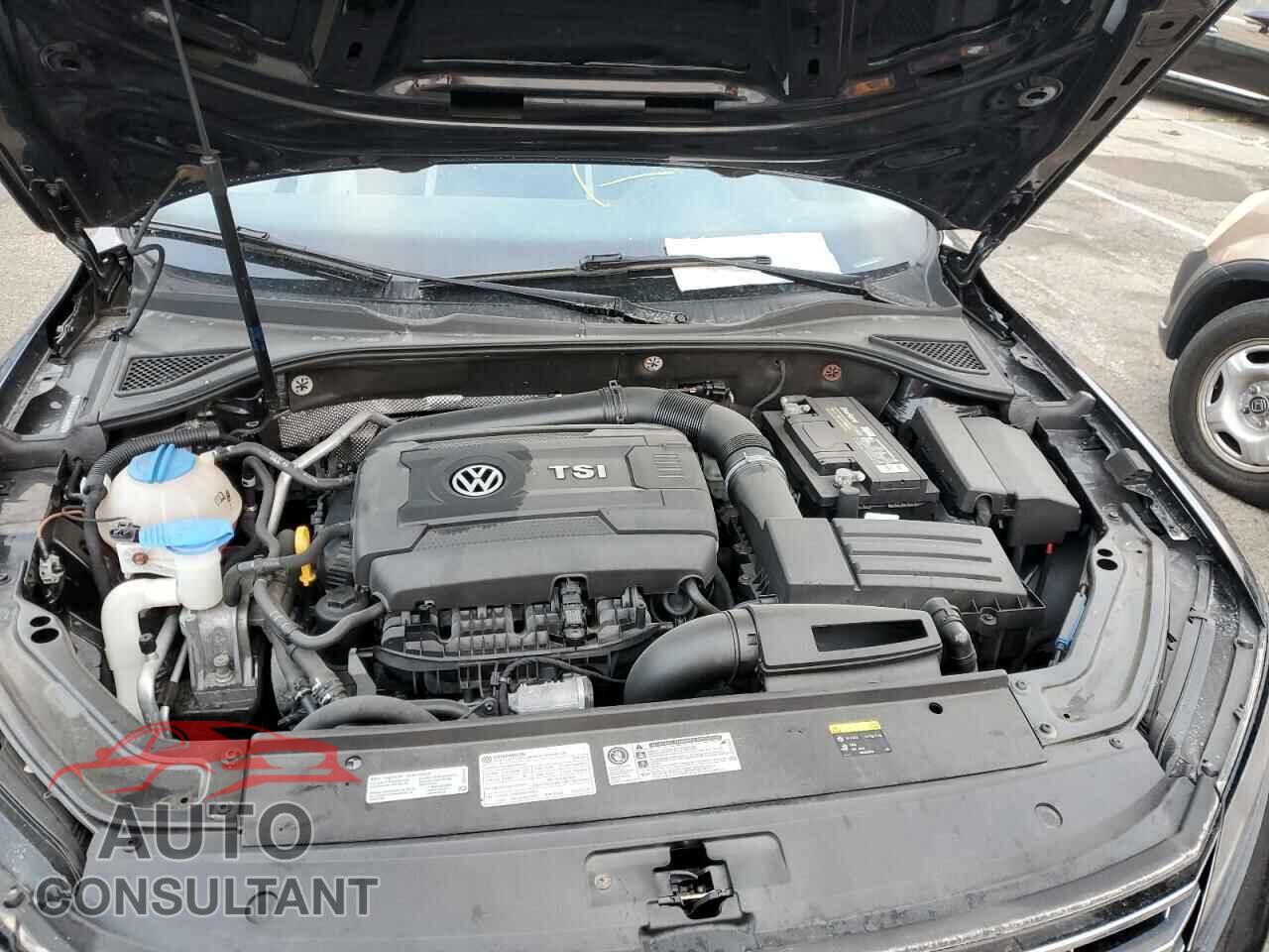 VOLKSWAGEN PASSAT 2017 - 1VWAT7A34HC080357