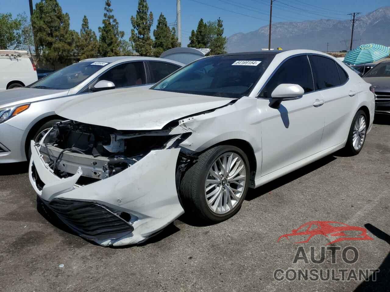 TOYOTA CAMRY 2018 - 4T1B11HK5JU077289