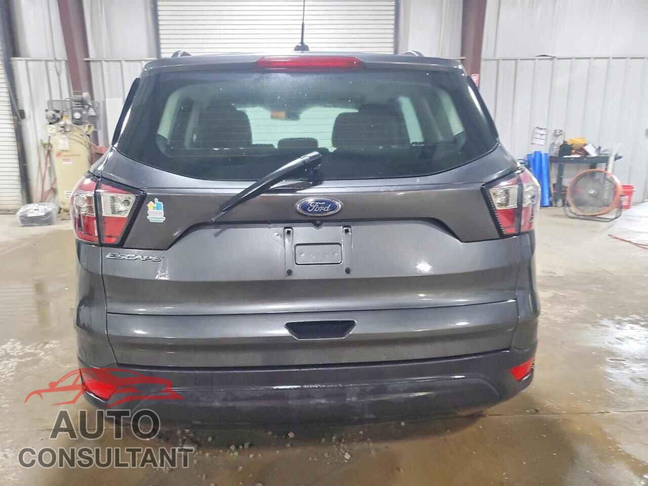 FORD ESCAPE 2017 - 1FMCU0F70HUC14122