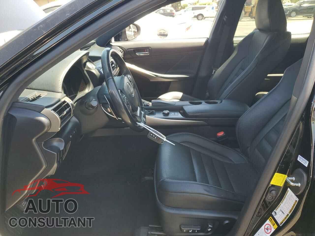 LEXUS IS 2015 - JTHBE1D24F5021147