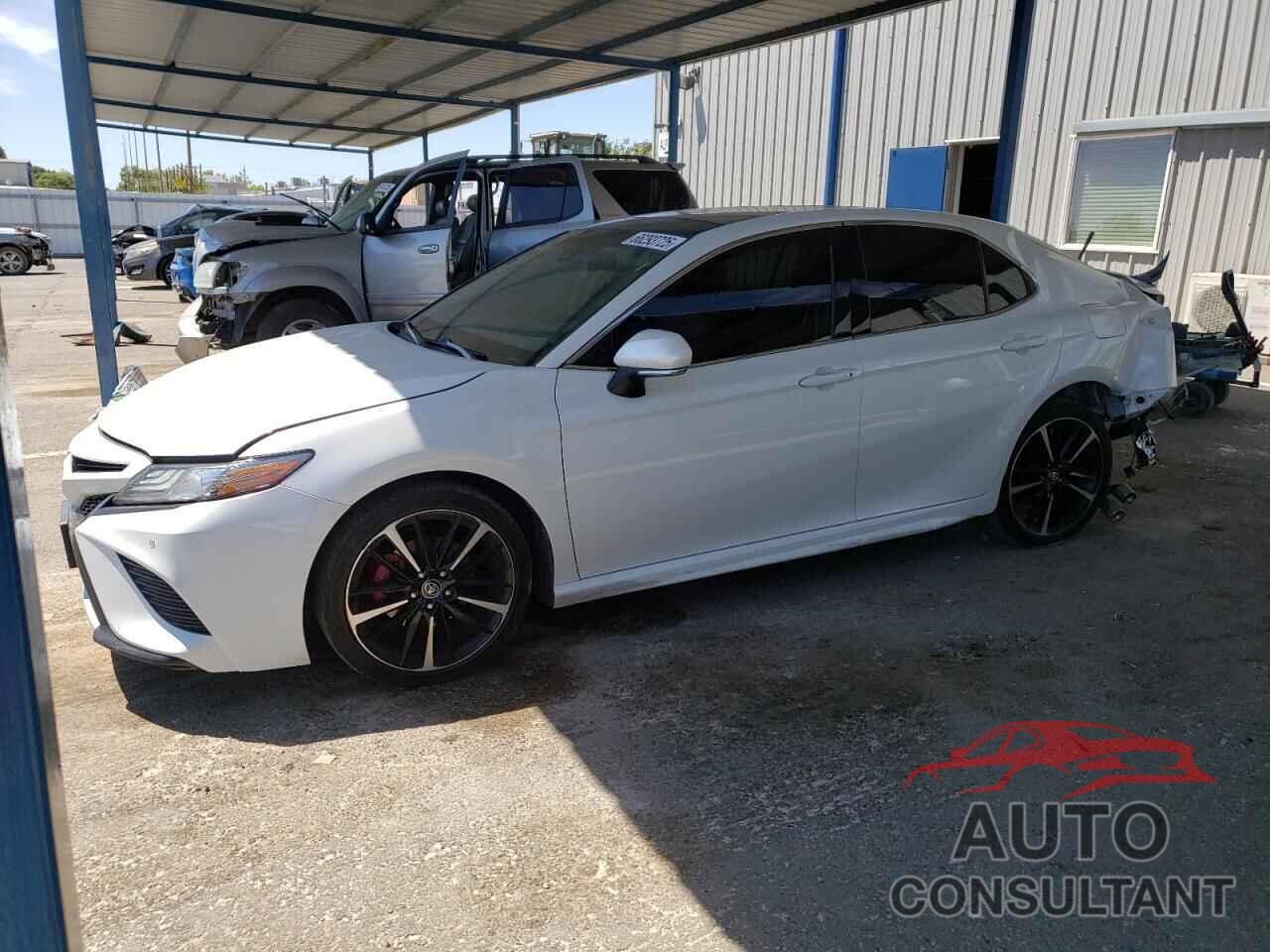 TOYOTA CAMRY 2018 - 4T1B61HK7JU110181