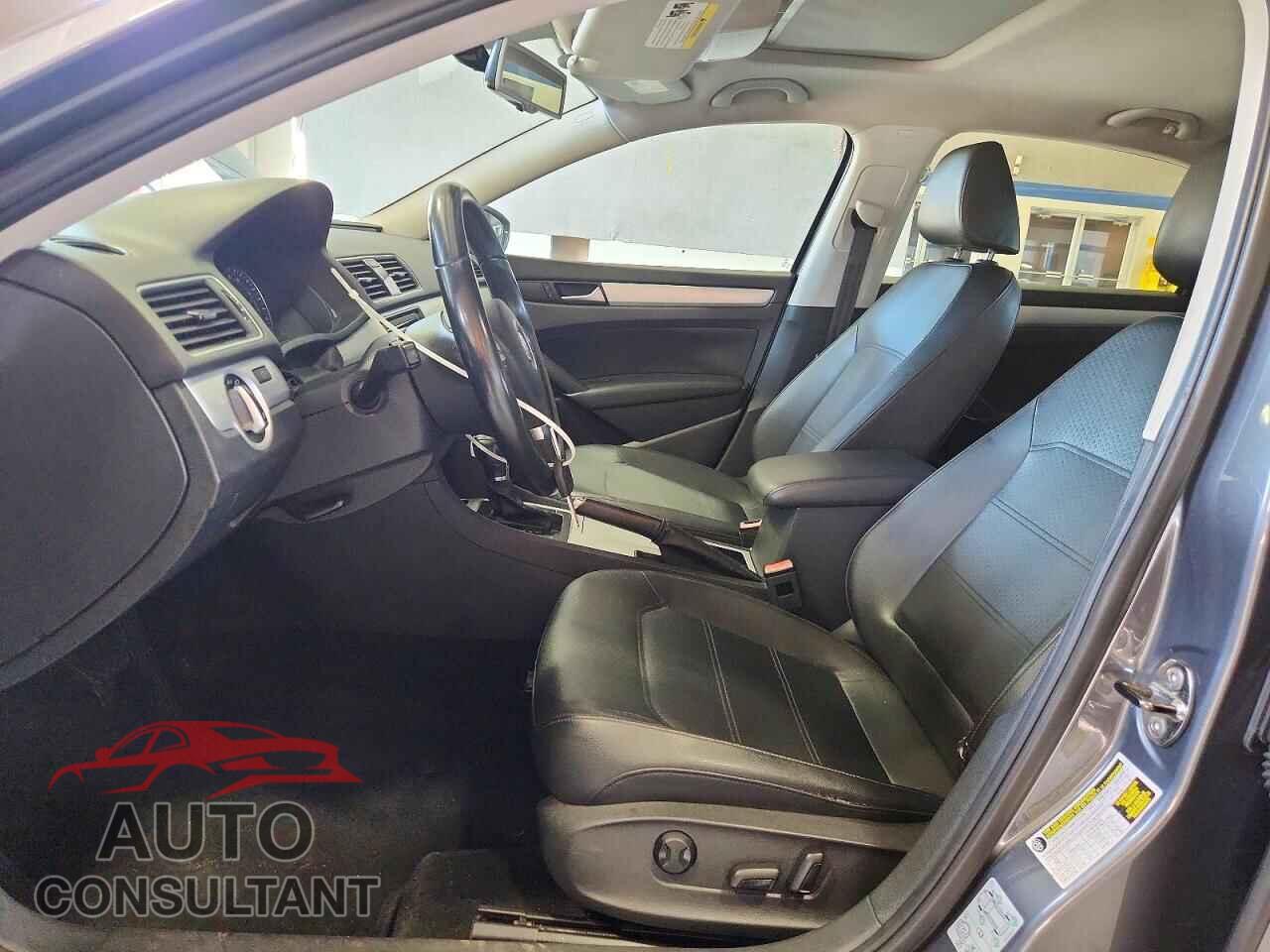 VOLKSWAGEN PASSAT 2012 - 1VWBP7A33CC091013