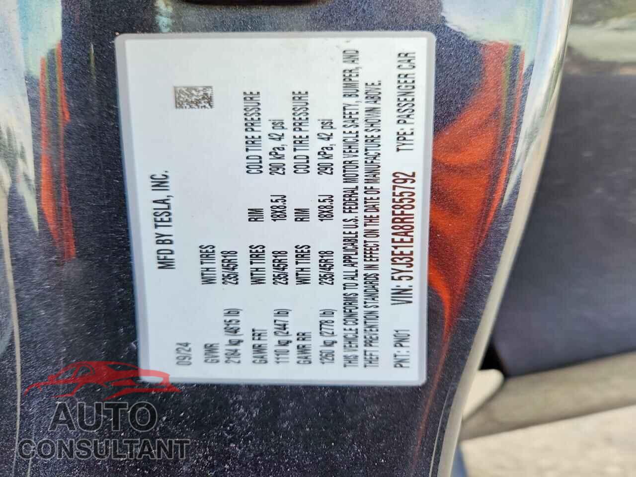 TESLA MODEL 3 2024 - 5YJ3E1EA8RF855792