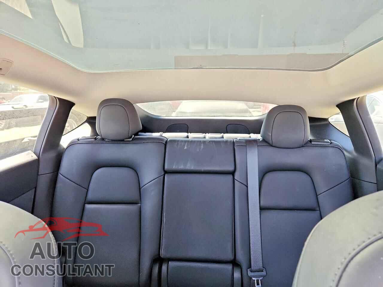 TESLA MODEL Y 2024 - 7SAYGAEE8RF004114