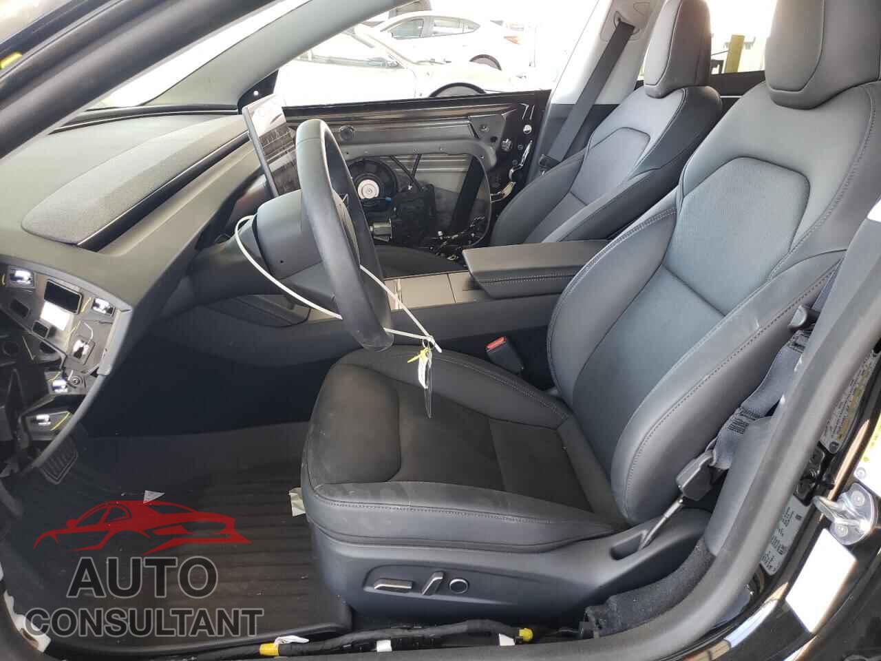 TESLA MODEL 3 2025 - 5YJ3E1EB2SF934051