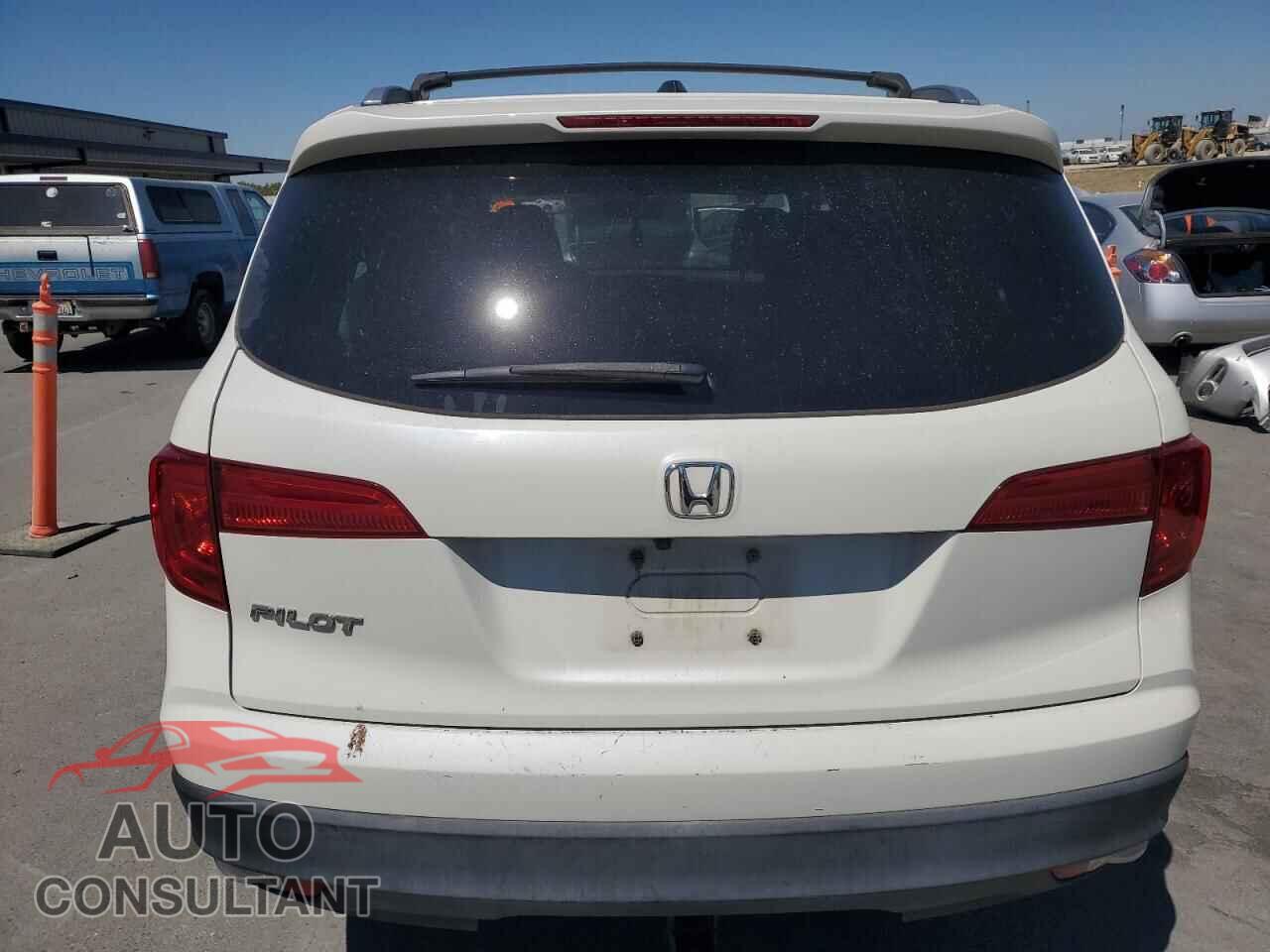 HONDA PILOT 2018 - 5FNYF5H59JB032530