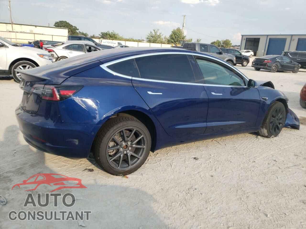TESLA MODEL 3 2018 - 5YJ3E1EA0JF052172