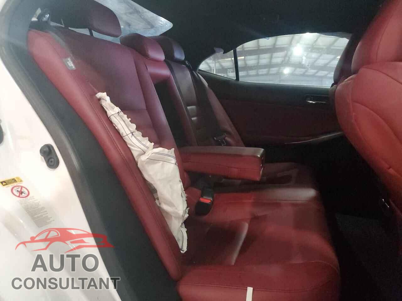 LEXUS IS 2015 - JTHBE1D24F5018250