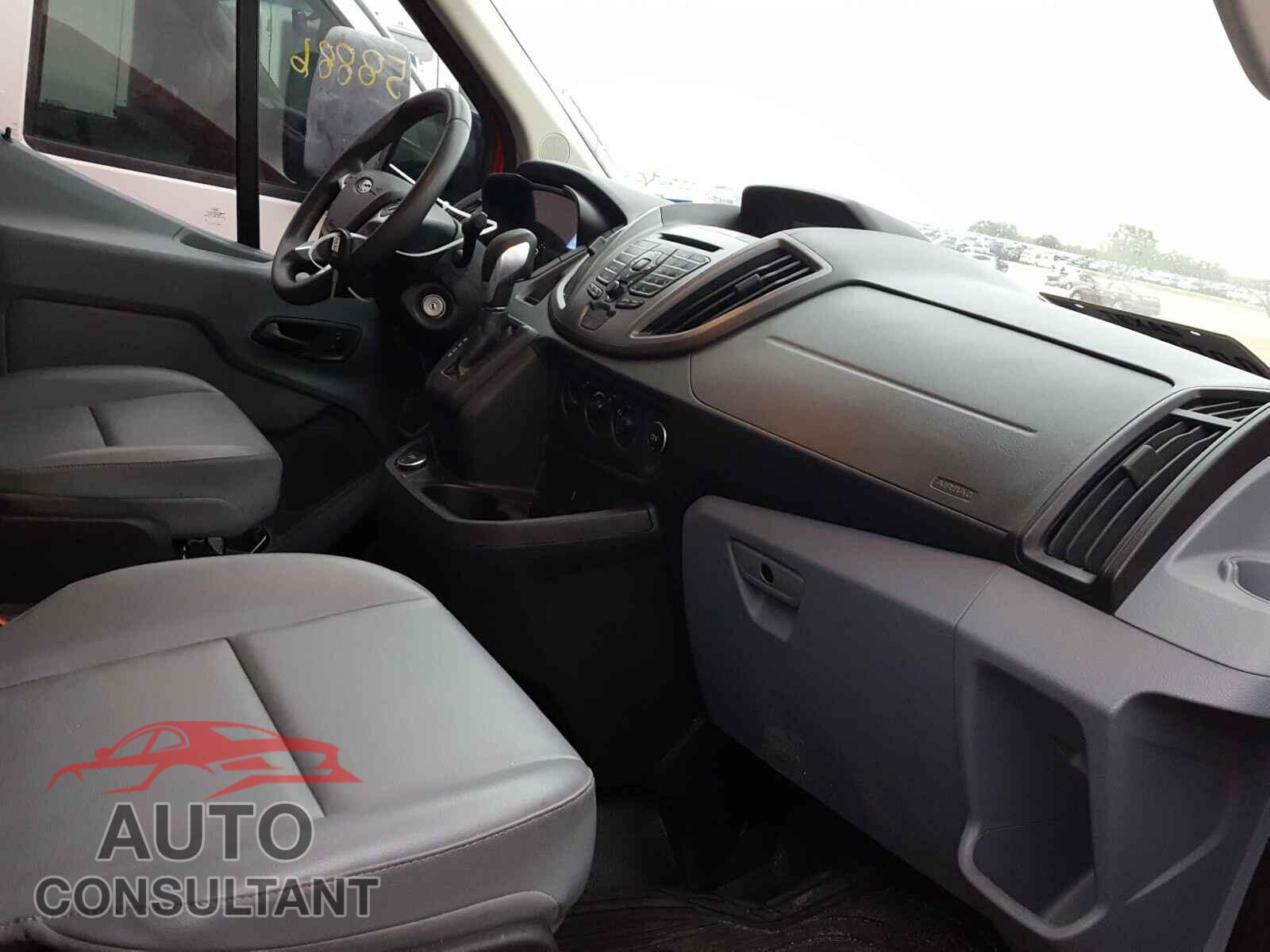 FORD TRANSIT CO 2018 - 1FTYR2CM5JKB15962