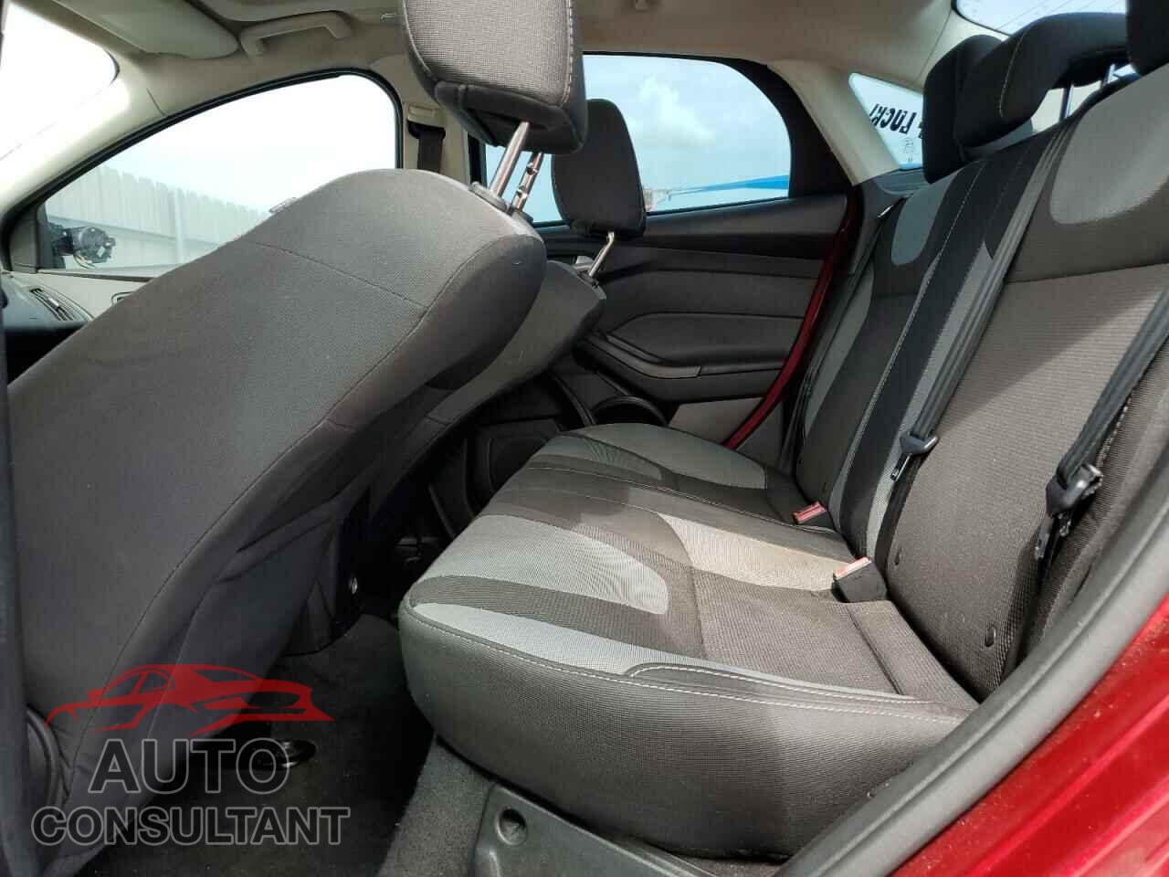 FORD FOCUS 2014 - 1FADP3F28EL458209