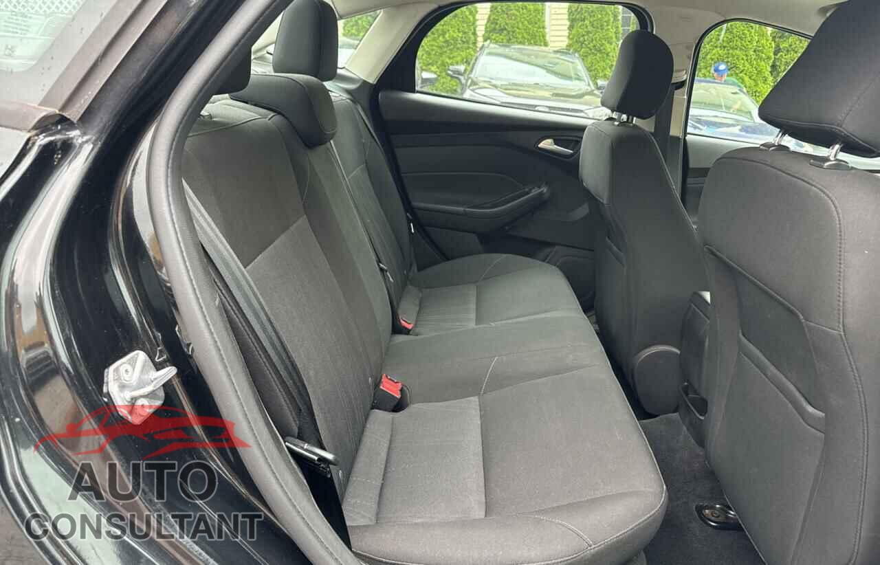 FORD FOCUS 2015 - 1FADP3F21FL353187