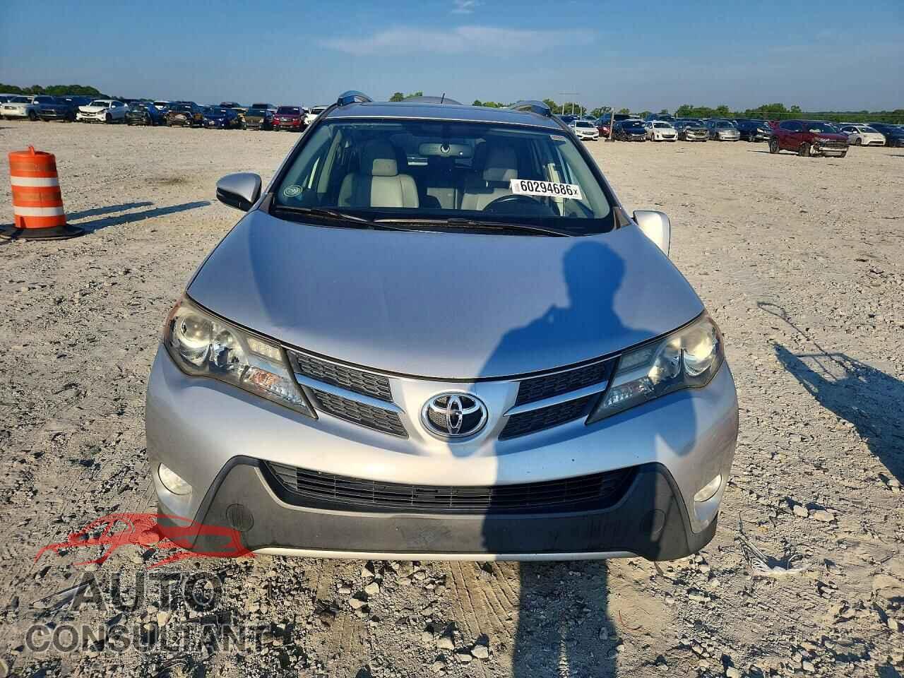 TOYOTA RAV4 2013 - JTMDFREV1DD030342
