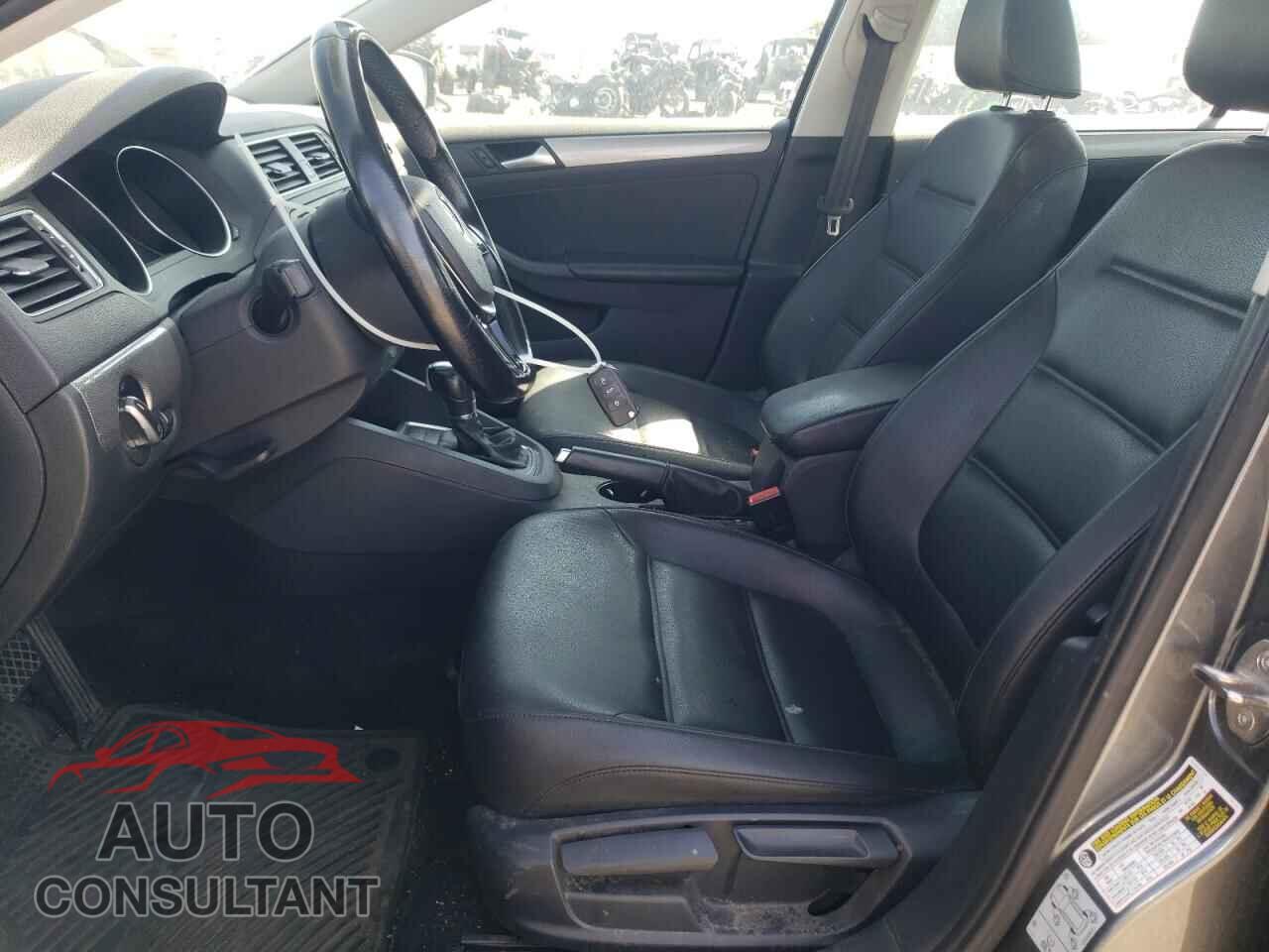VOLKSWAGEN JETTA 2018 - 3VWDB7AJ3JM233216