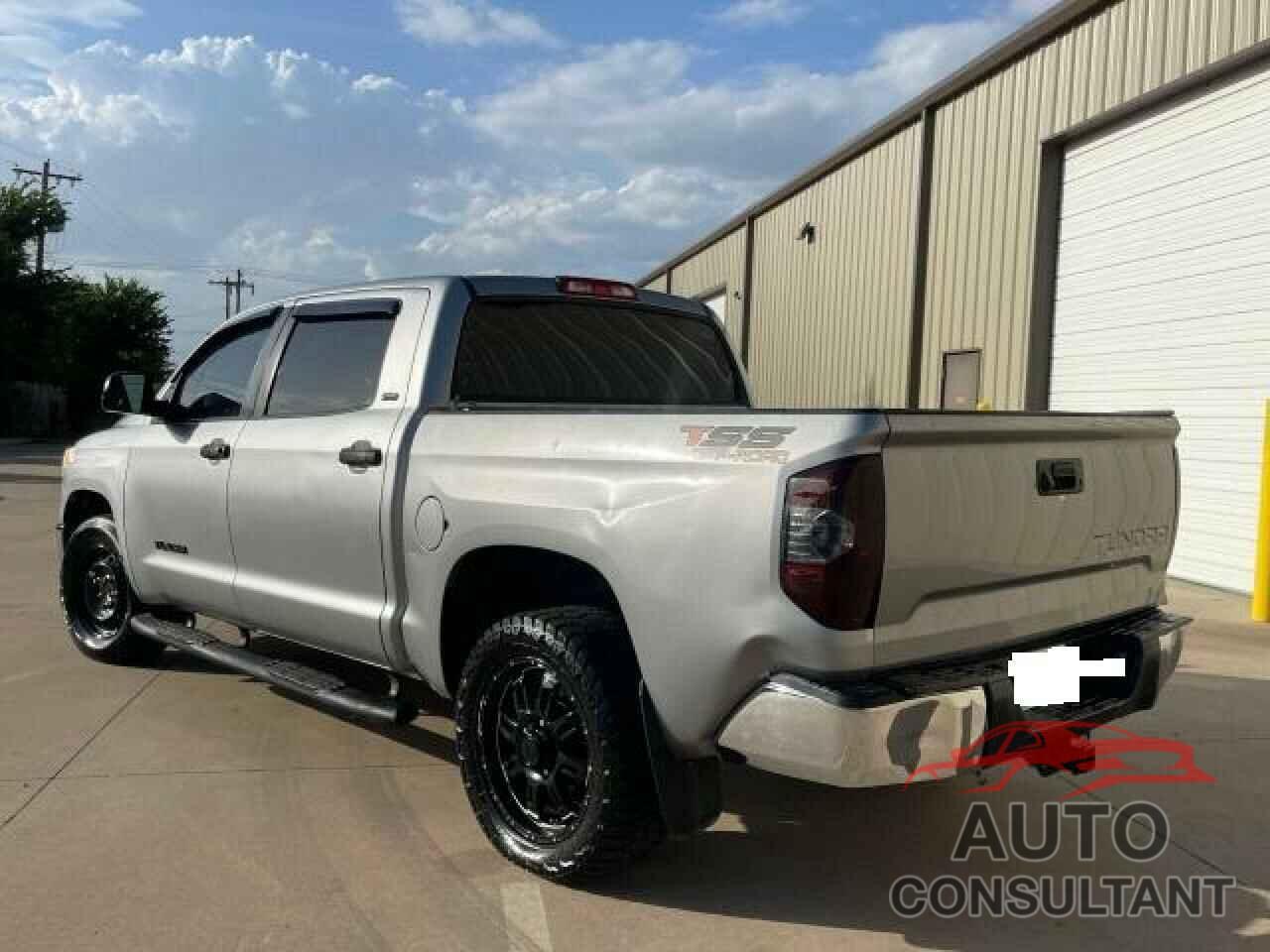 TOYOTA TUNDRA 2017 - 5TFEM5F19HX113858