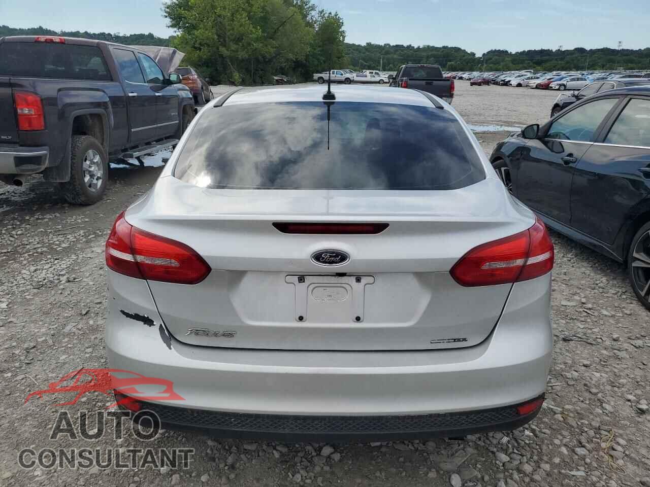 FORD FOCUS 2015 - 1FADP3E25FL338872