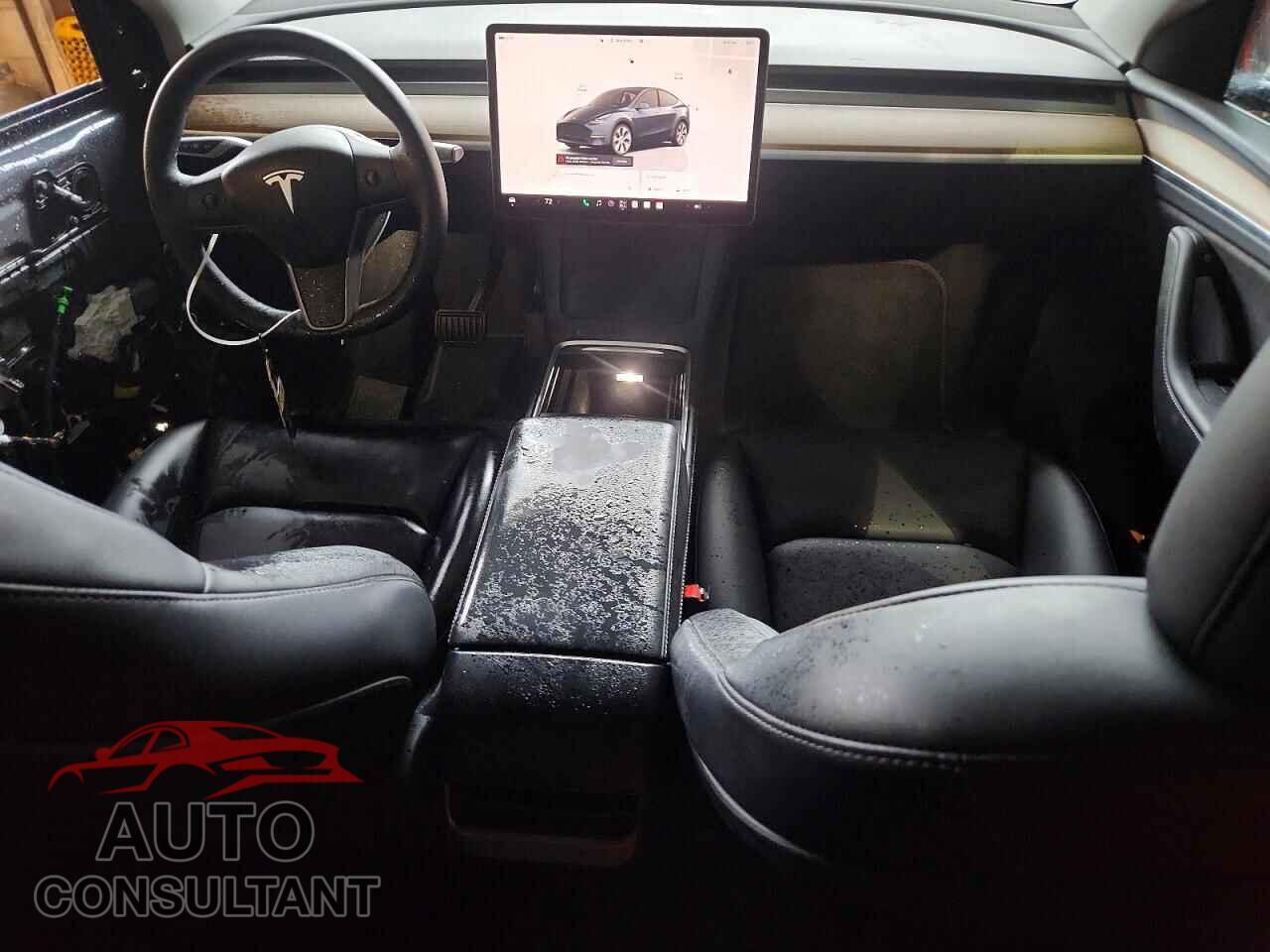 TESLA MODEL Y 2024 - 7SAYGDEE5RA272648