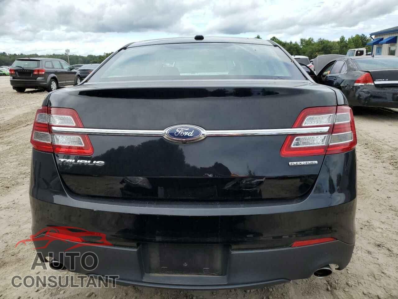 FORD TAURUS 2018 - 1FAHP2D80JG102424