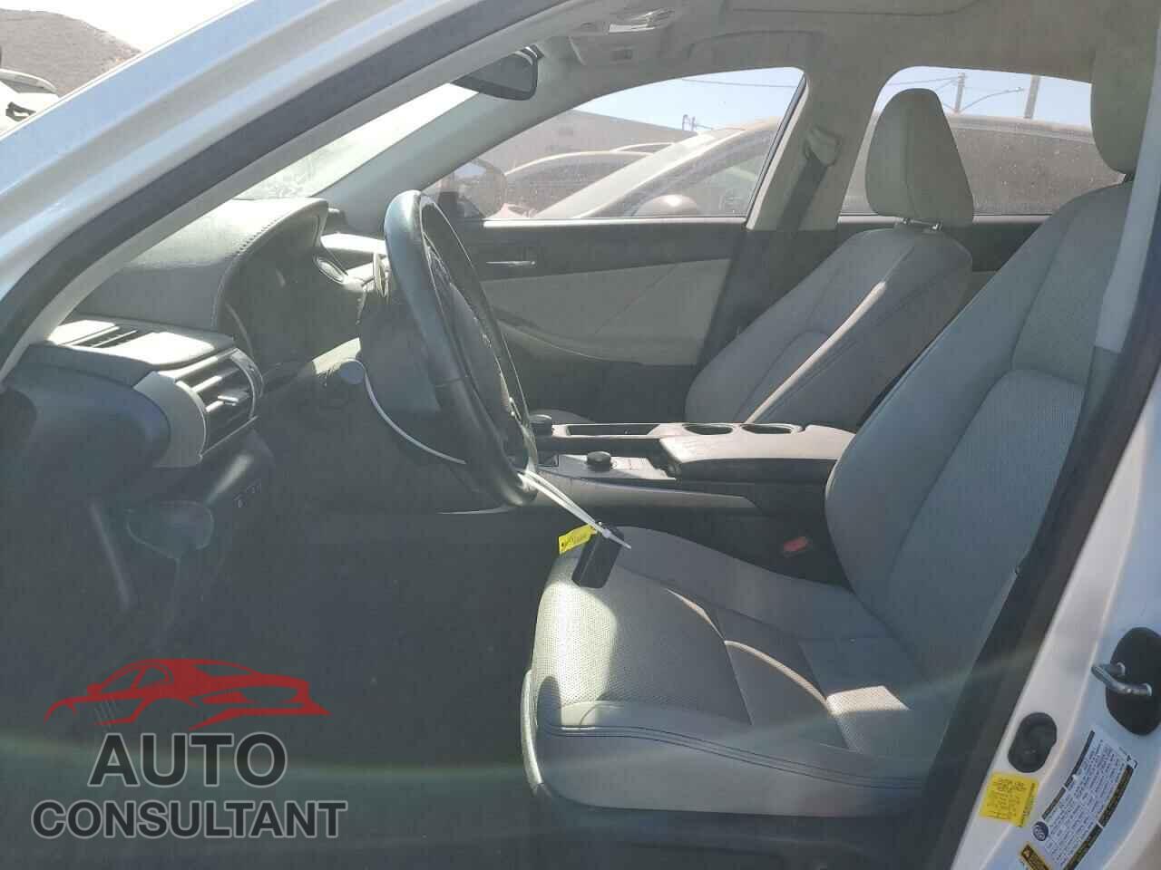LEXUS IS 2016 - JTHBA1D22G5015151
