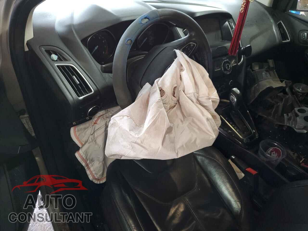 FORD FOCUS 2015 - 1FADP3J26FL274055