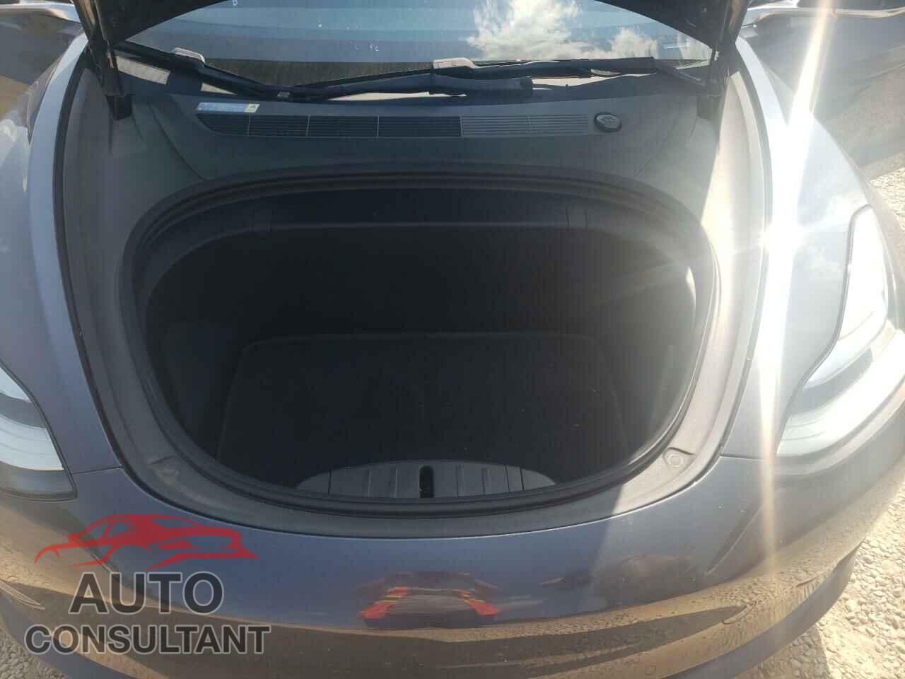 TESLA MODEL 3 2018 - 5YJ3E1EA7JF047096
