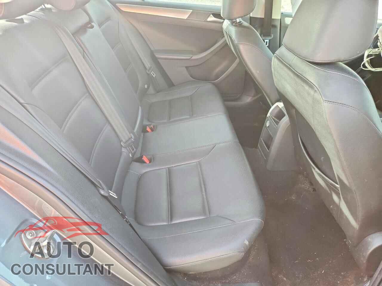 VOLKSWAGEN JETTA 2017 - 3VWDB7AJ0HM201009