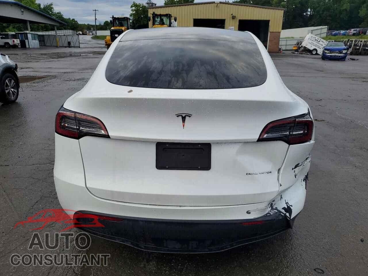 TESLA MODEL Y 2024 - 7SAYGAEE5RF161390