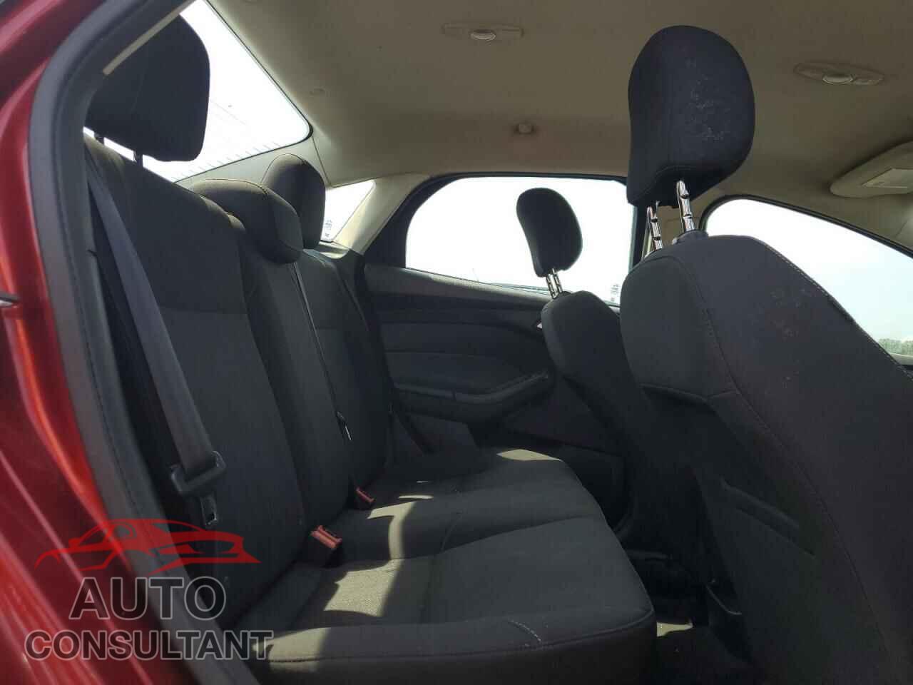 FORD FOCUS 2015 - 1FADP3F28FL367099