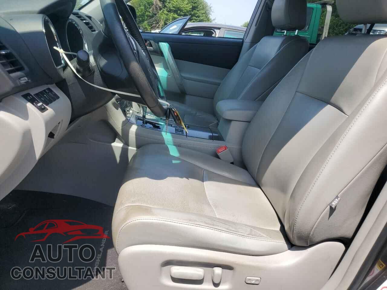 TOYOTA HIGHLANDER 2011 - 5TDBK3EH2BS065872