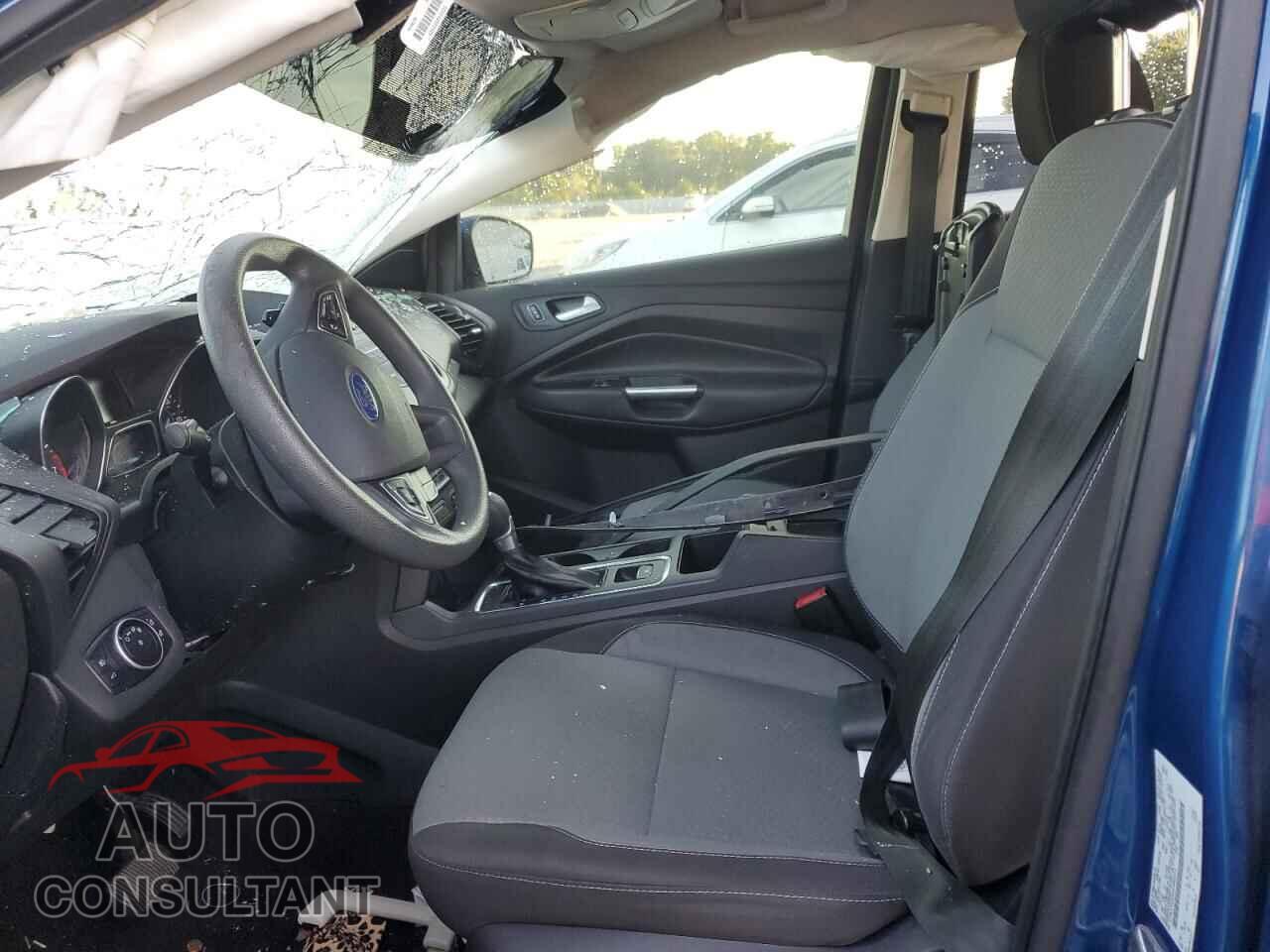 FORD ESCAPE 2017 - 1FMCU0GD4HUB82215