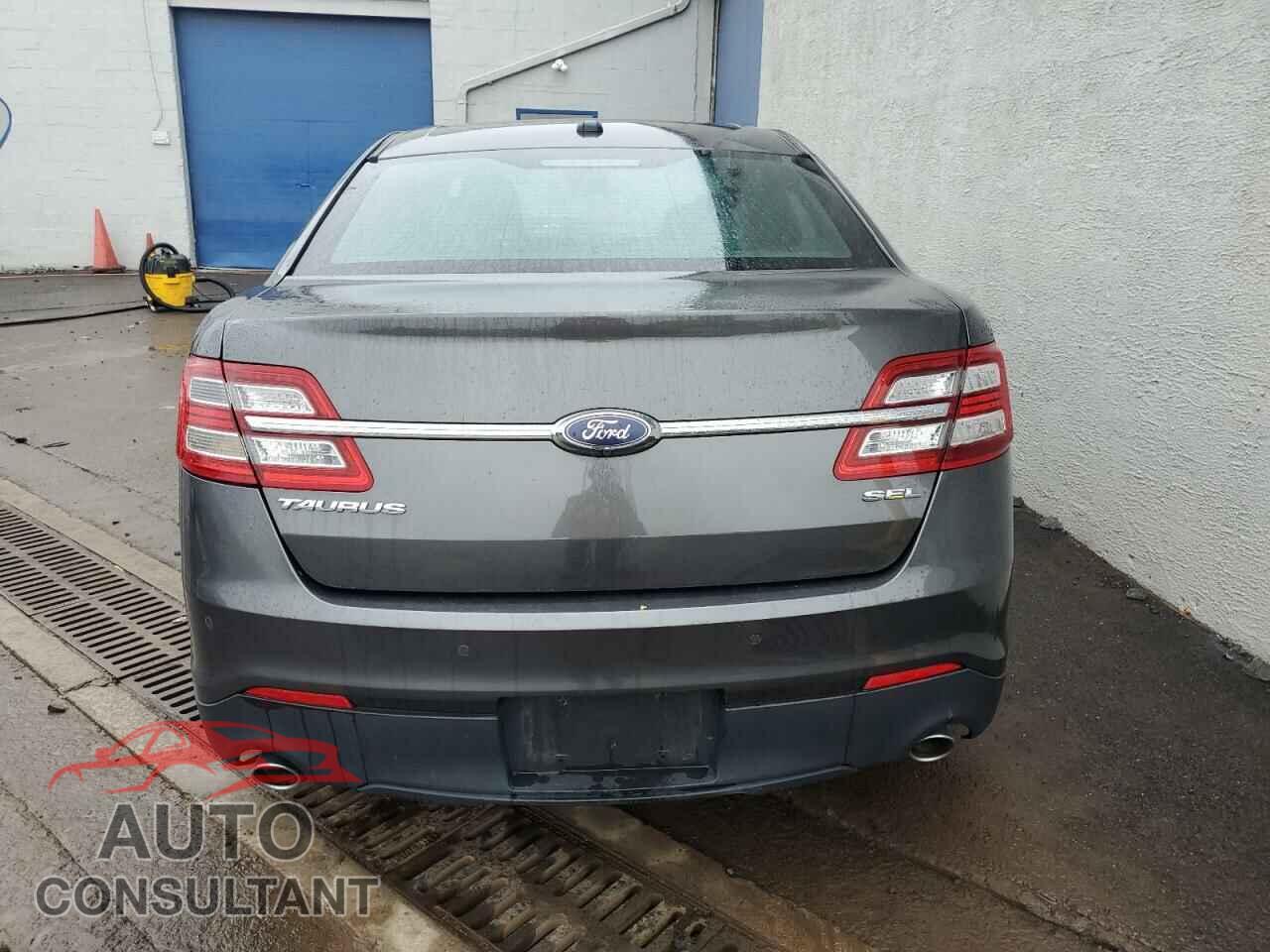 FORD TAURUS 2018 - 1FAHP2E85JG136776